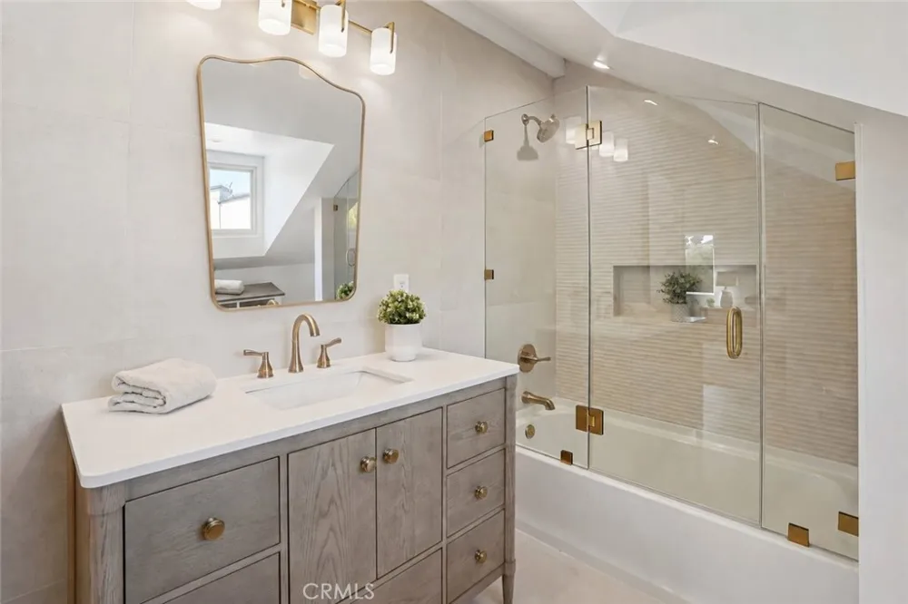 1467 11th Manhattan Beach, CA 90266