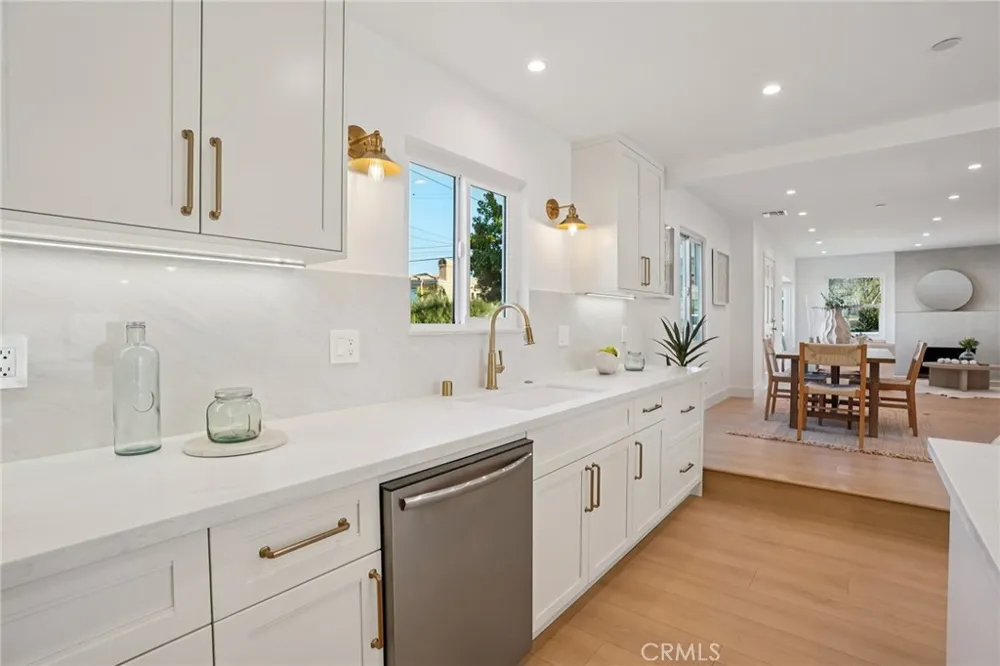 1467 11th Manhattan Beach, CA 90266