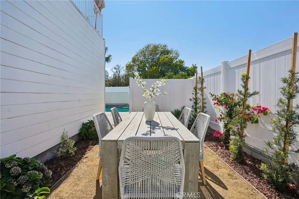 1467 11th Manhattan Beach, CA 90266