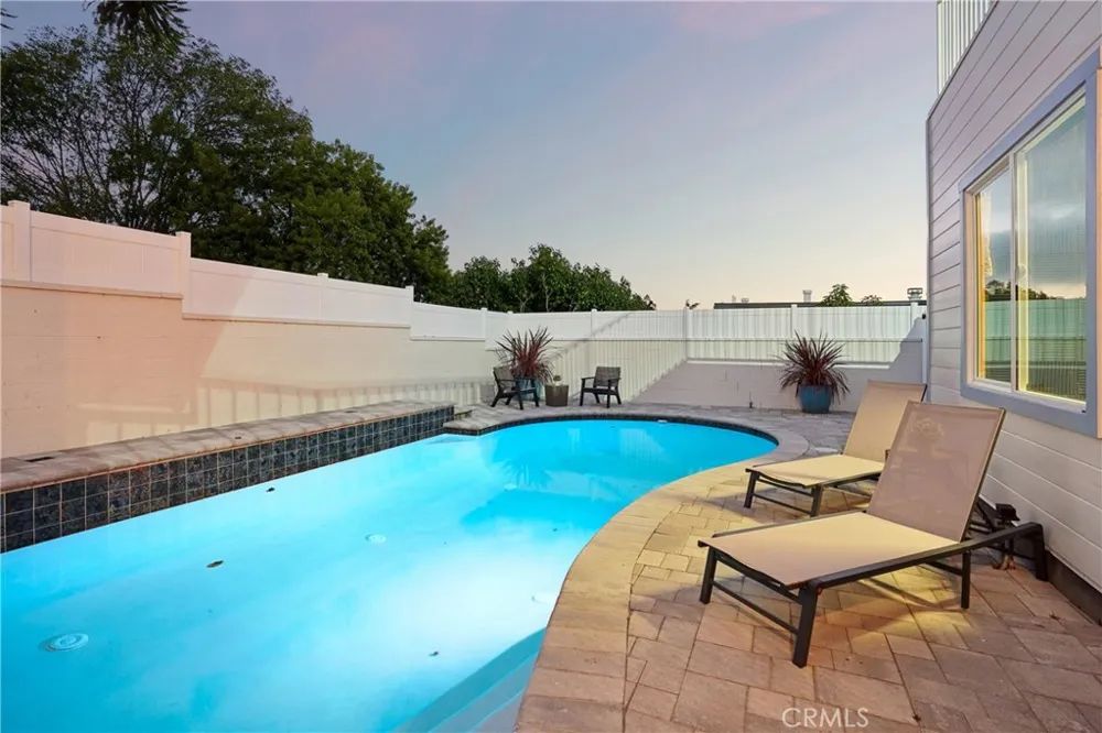1467 11th Manhattan Beach, CA 90266