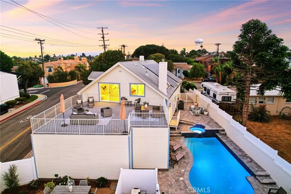 1467 11th Manhattan Beach, CA 90266