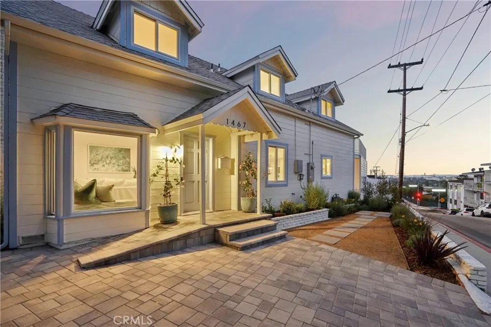 1467 11th Manhattan Beach, CA 90266