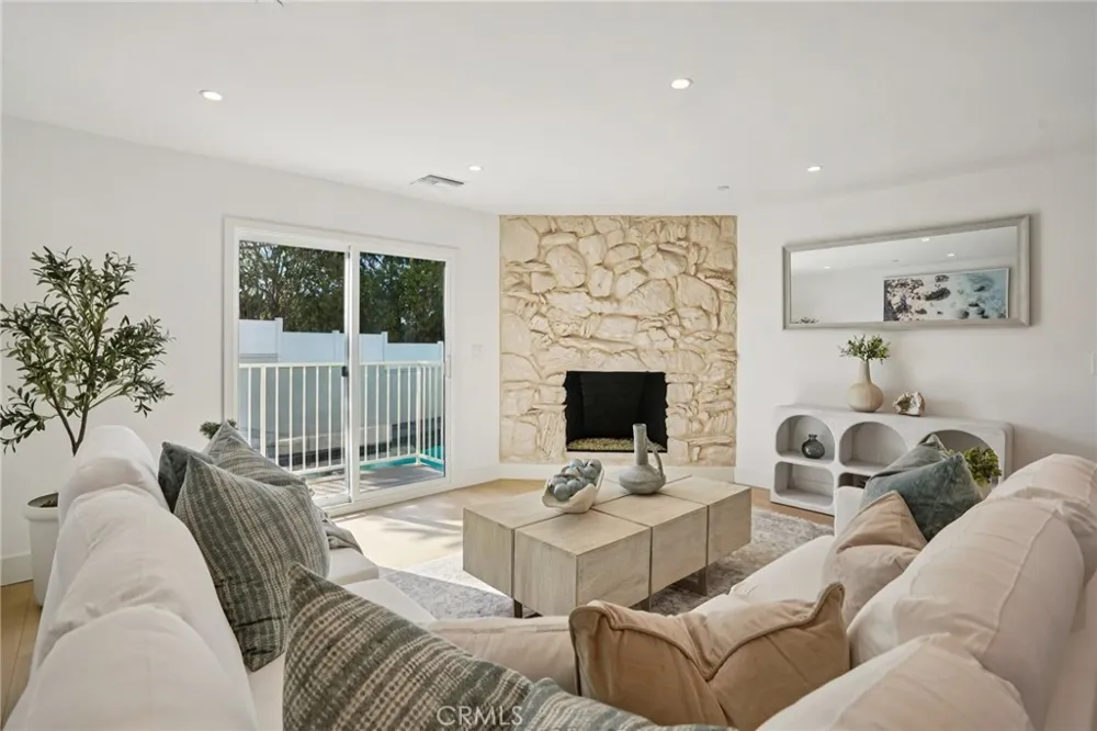 1467 11th Manhattan Beach, CA 90266