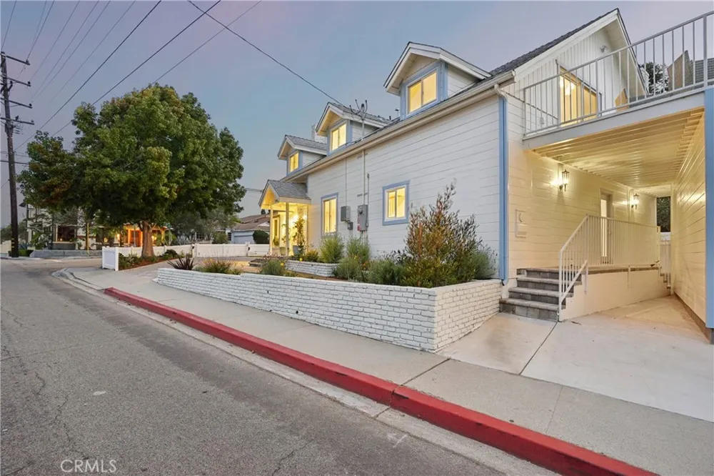 1467 11th Manhattan Beach, CA 90266