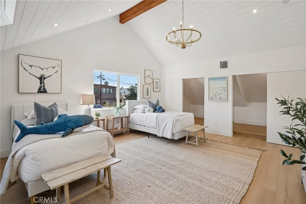 1467 11th Manhattan Beach, CA 90266