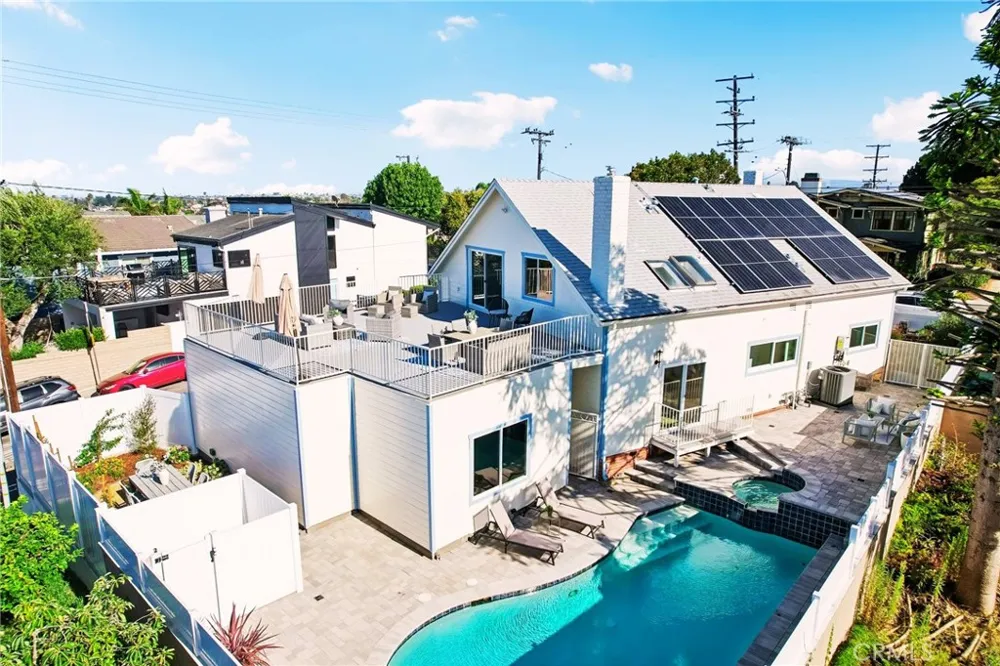 1467 11th Manhattan Beach, CA 90266