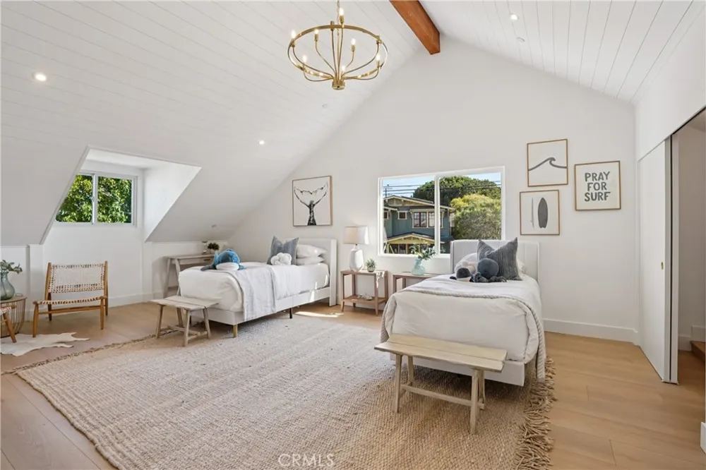 1467 11th Manhattan Beach, CA 90266