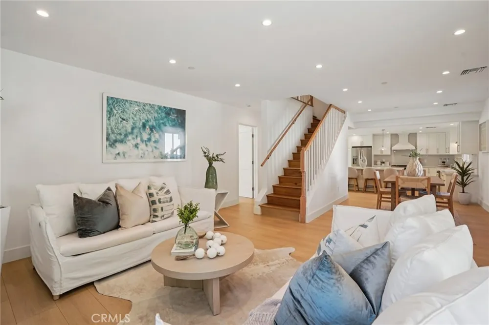 1467 11th Manhattan Beach, CA 90266