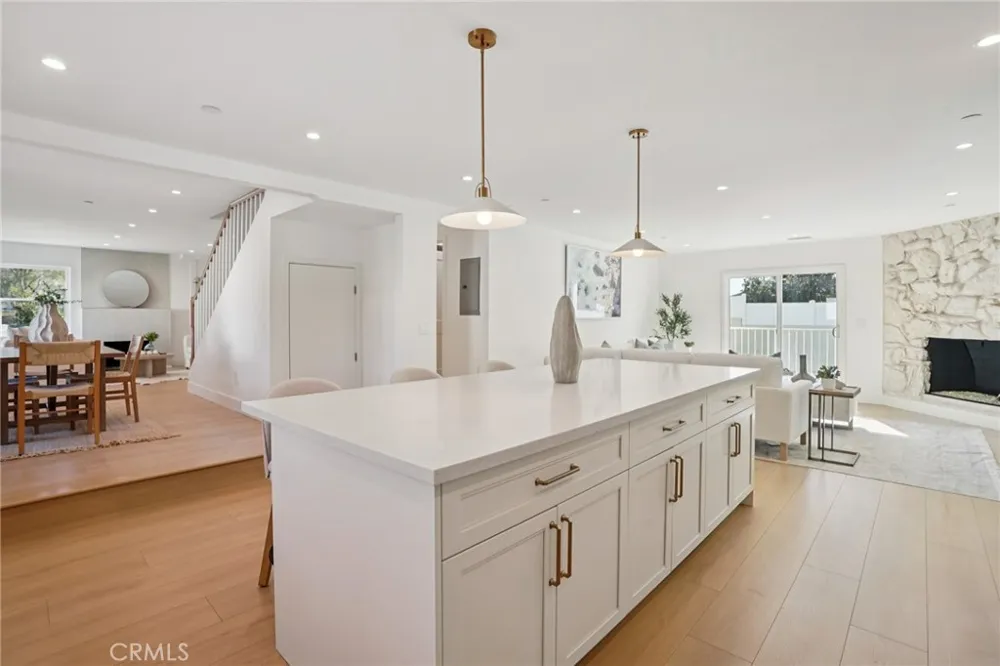 1467 11th Manhattan Beach, CA 90266