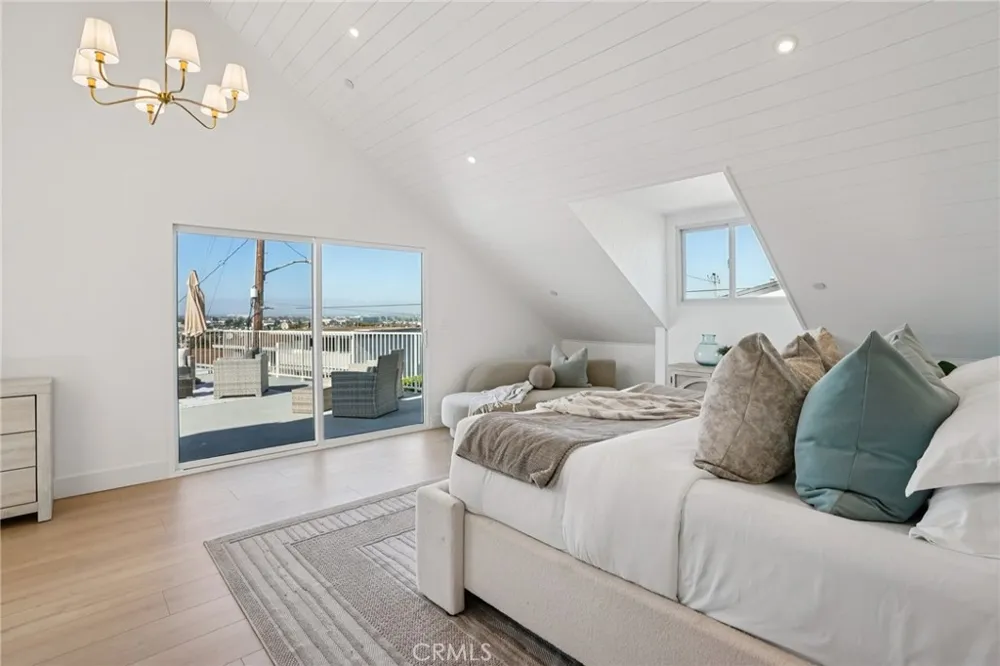 1467 11th Manhattan Beach, CA 90266