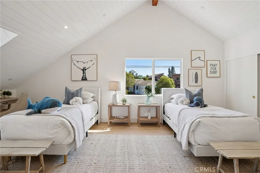 1467 11th Manhattan Beach, CA 90266