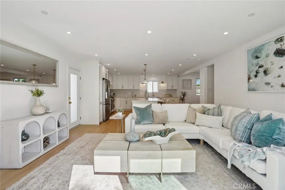 1467 11th Manhattan Beach, CA 90266