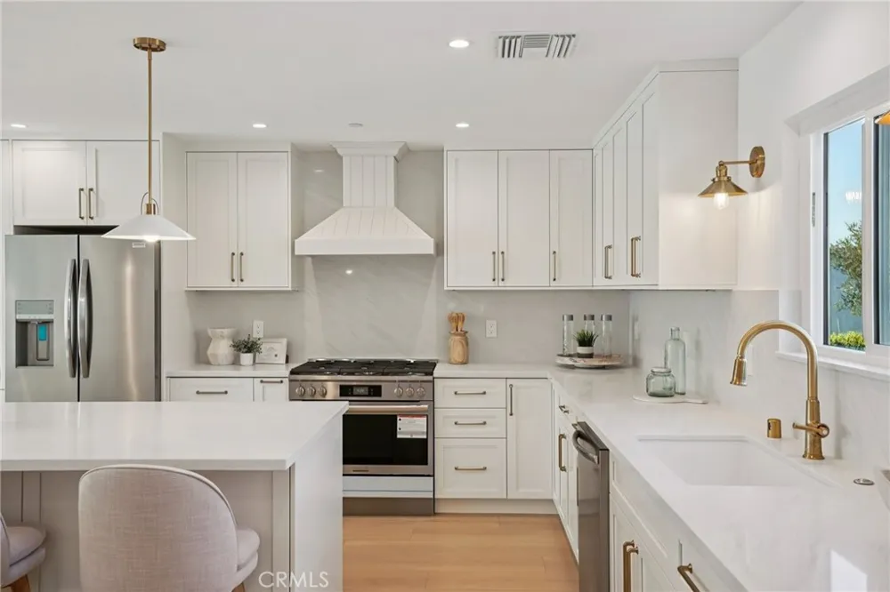 1467 11th Manhattan Beach, CA 90266