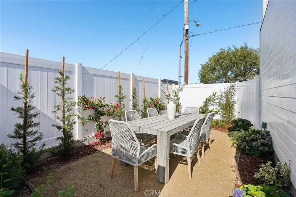 1467 11th Manhattan Beach, CA 90266