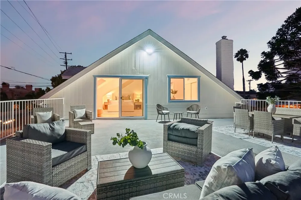 1467 11th Manhattan Beach, CA 90266