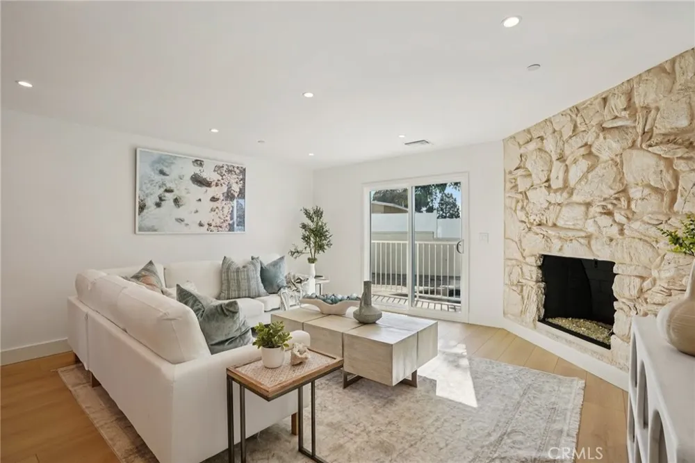 1467 11th Manhattan Beach, CA 90266