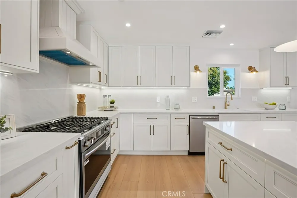 1467 11th Manhattan Beach, CA 90266