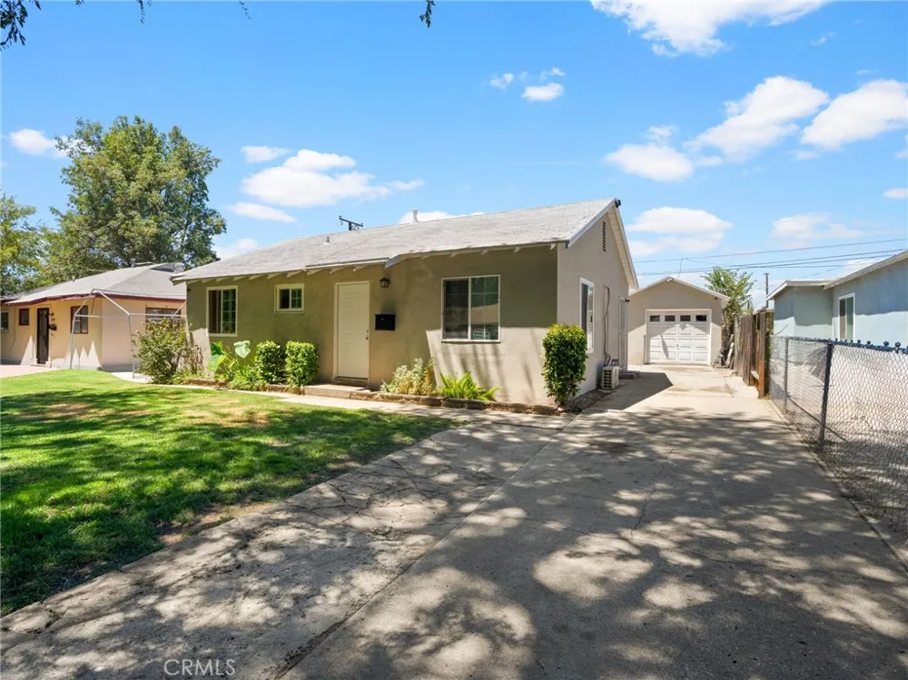 2404 Roxbury Dr San Bernardino, CA 92404