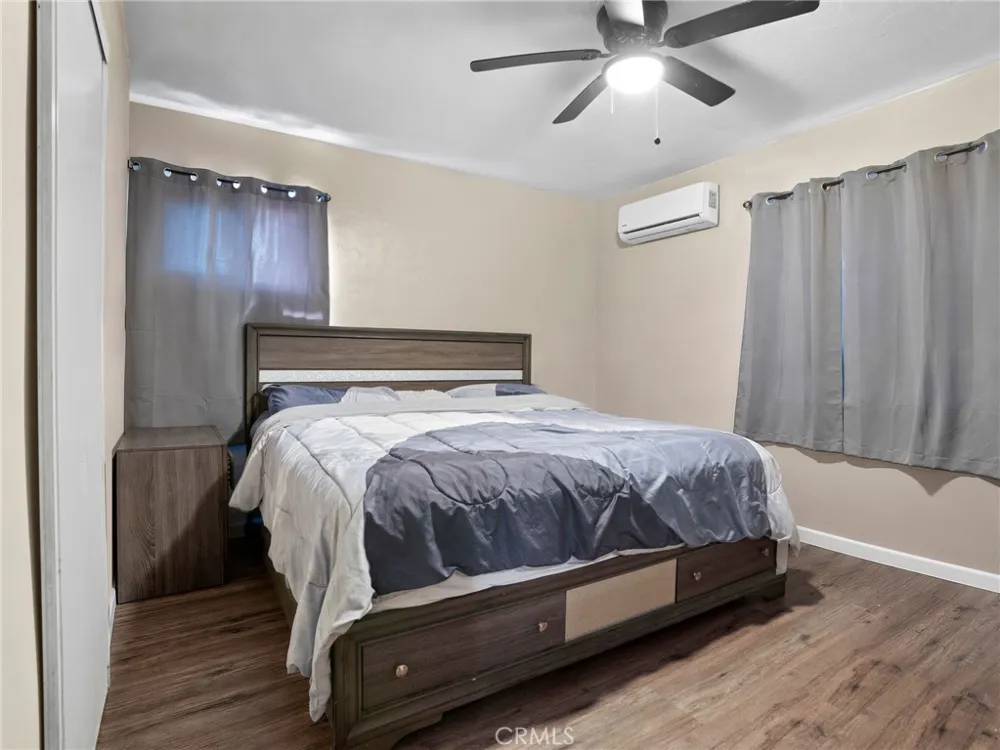 2404 Roxbury Dr San Bernardino, CA 92404