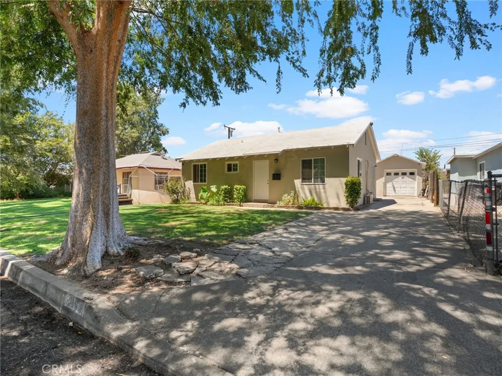 2404 Roxbury Dr San Bernardino, CA 92404