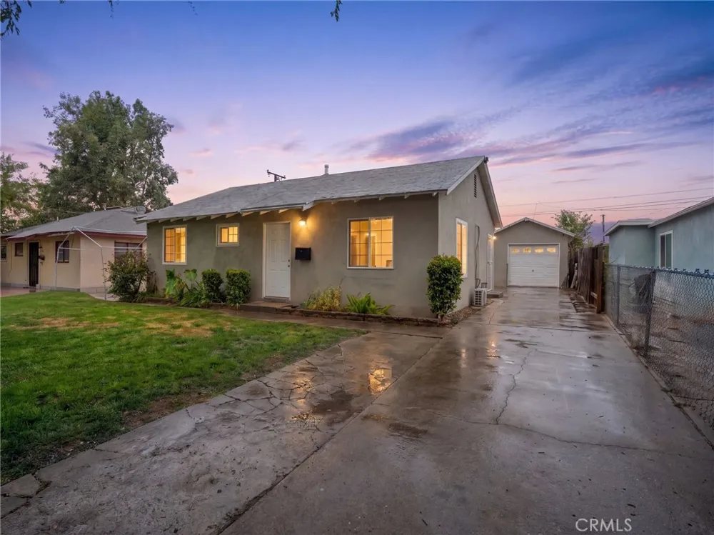 2404 Roxbury Dr San Bernardino, CA 92404