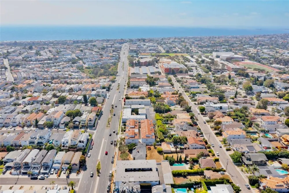 1633 Artesia Manhattan Beach, CA 90266