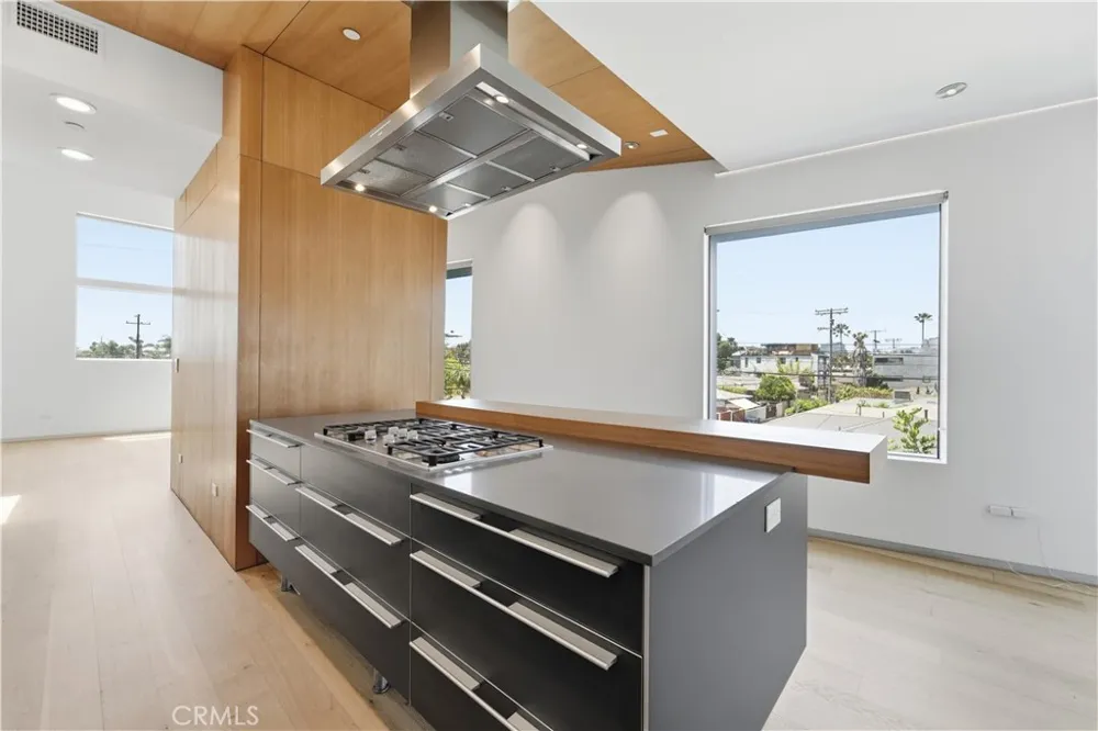 404 Grand Boulevard Venice, CA 90291