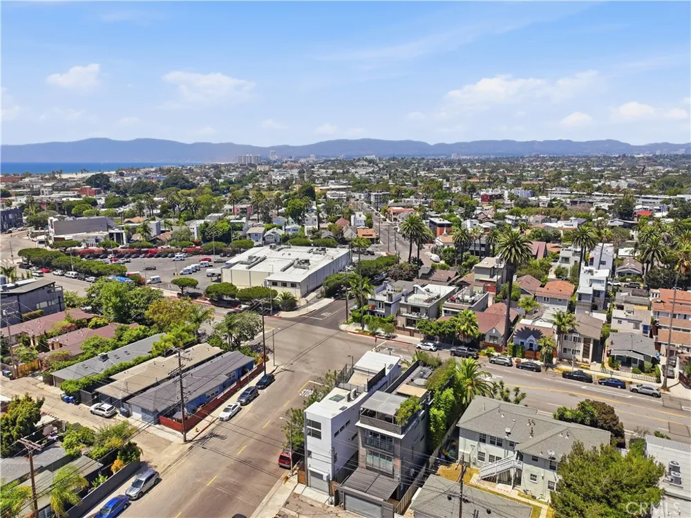 404 Grand Boulevard Venice, CA 90291