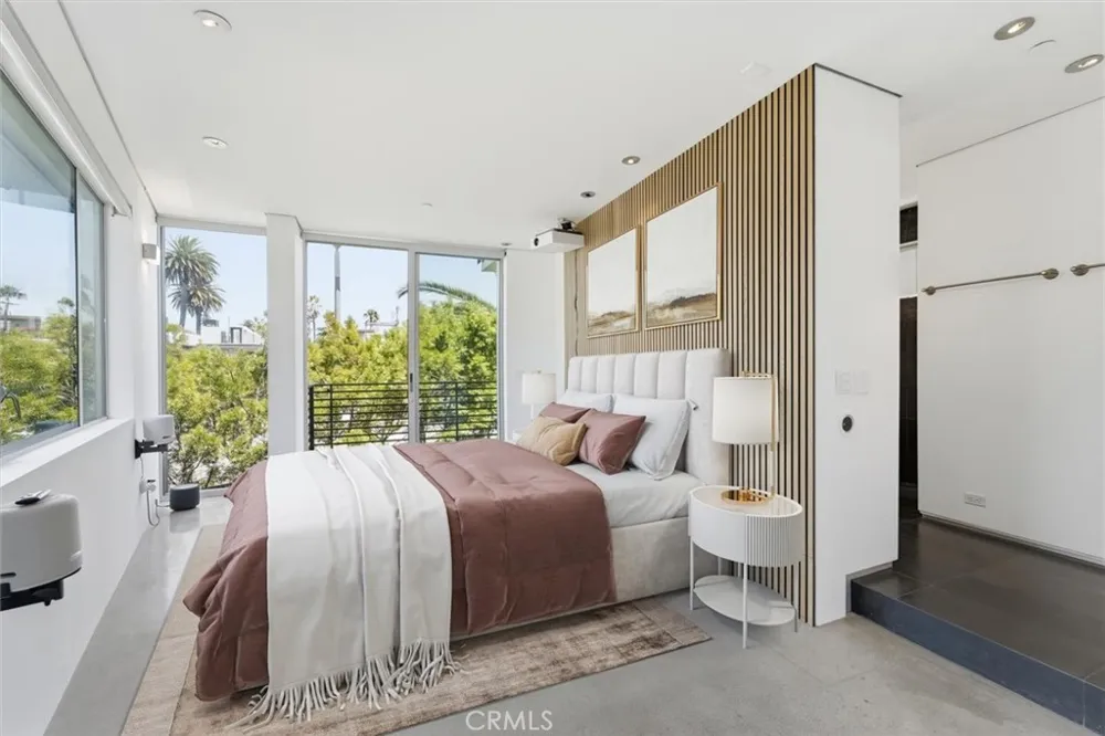 404 Grand Boulevard Venice, CA 90291