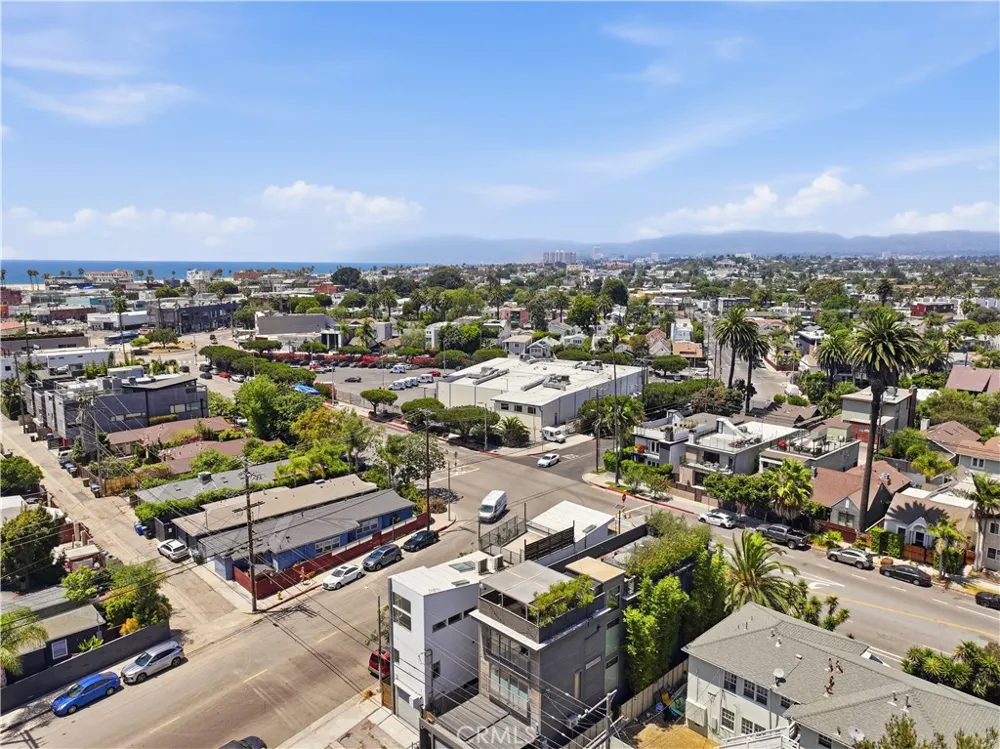 404 Grand Boulevard Venice, CA 90291