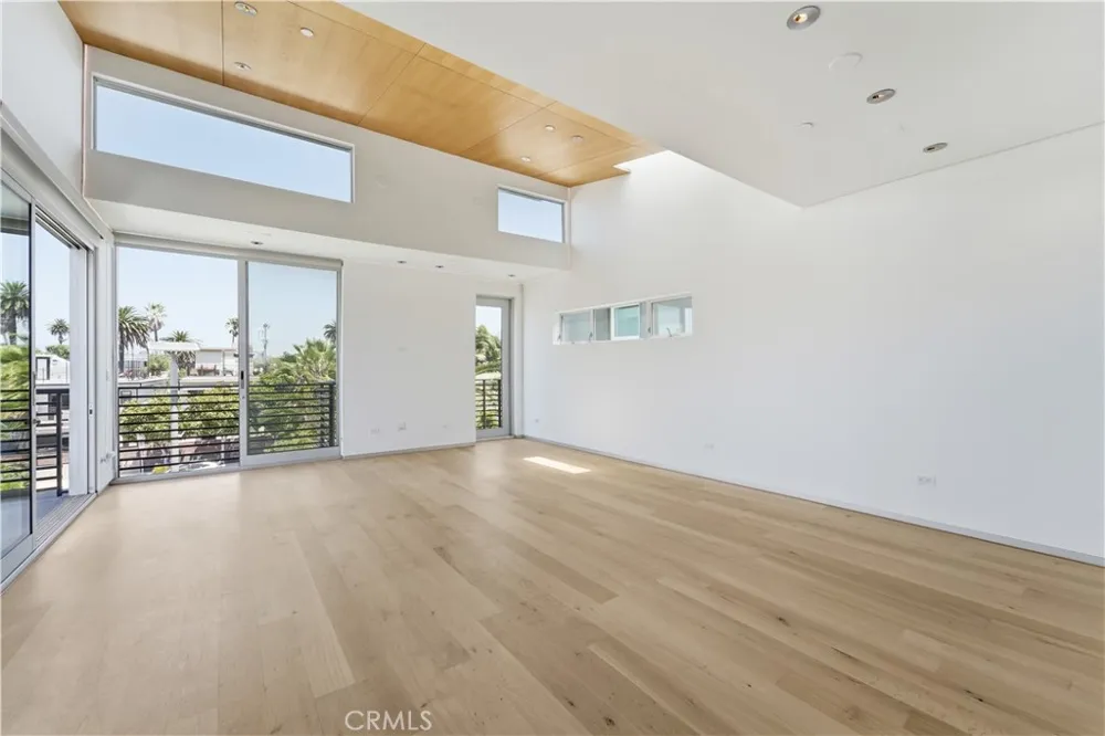 404 Grand Boulevard Venice, CA 90291