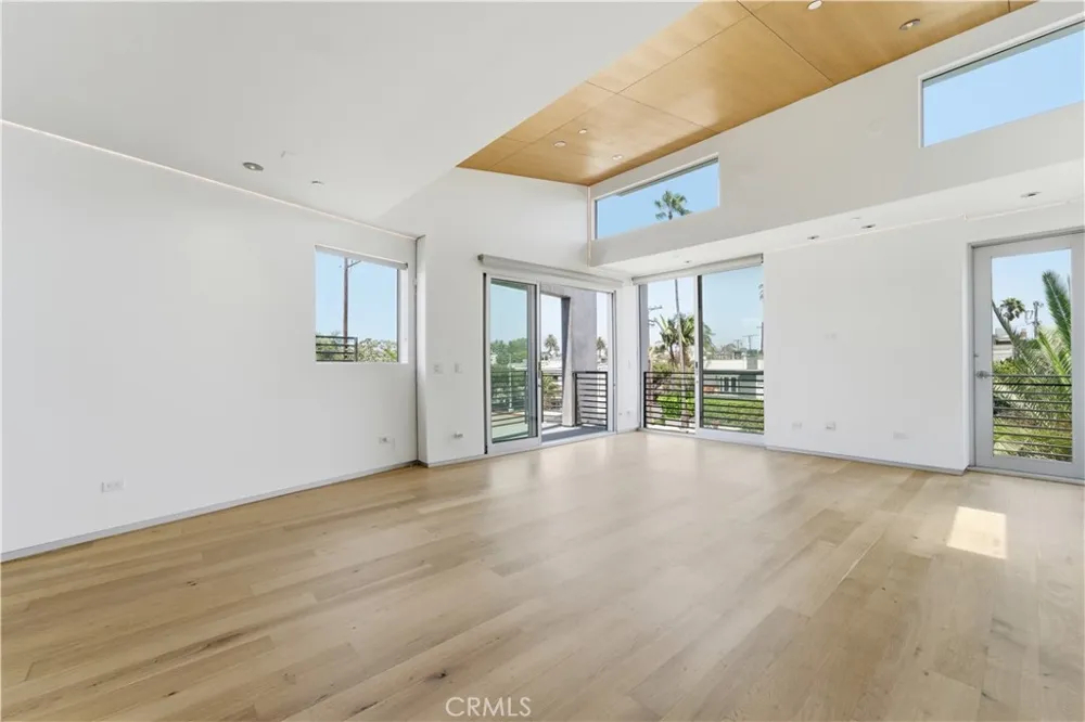 404 Grand Boulevard Venice, CA 90291