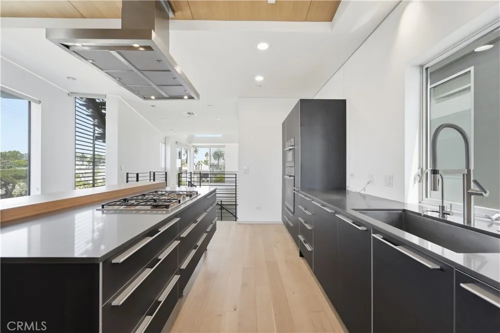 404 Grand Boulevard Venice, CA 90291