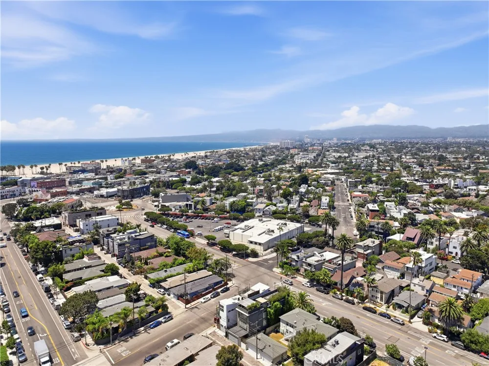 404 Grand Boulevard Venice, CA 90291