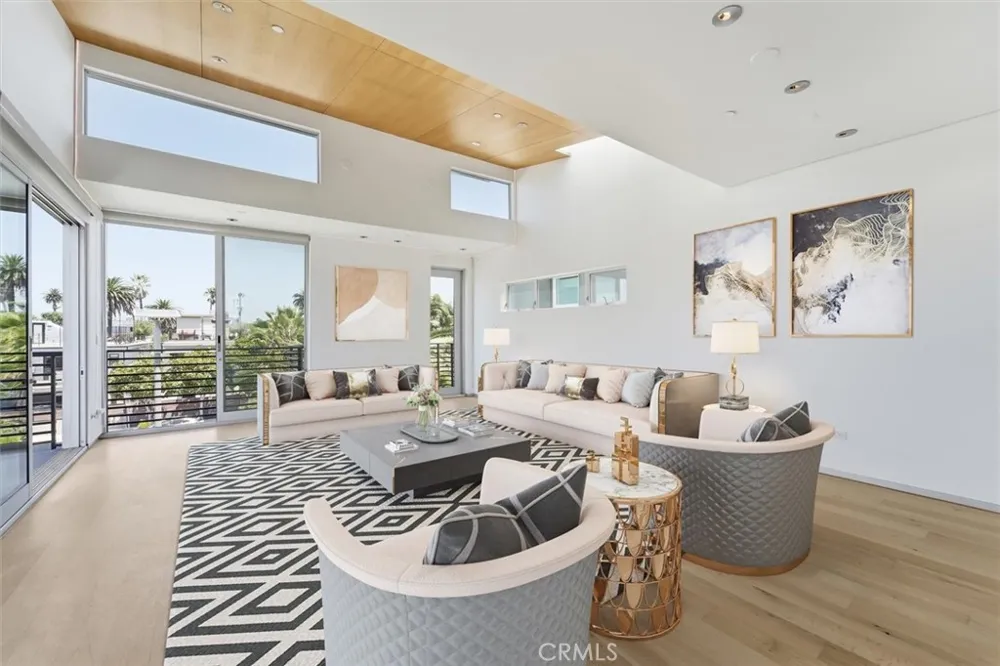 404 Grand Boulevard Venice, CA 90291