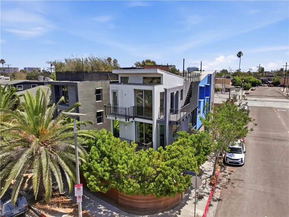 404 Grand Boulevard Venice, CA 90291