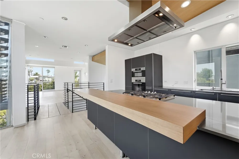 404 Grand Boulevard Venice, CA 90291