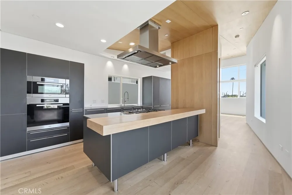 404 Grand Boulevard Venice, CA 90291