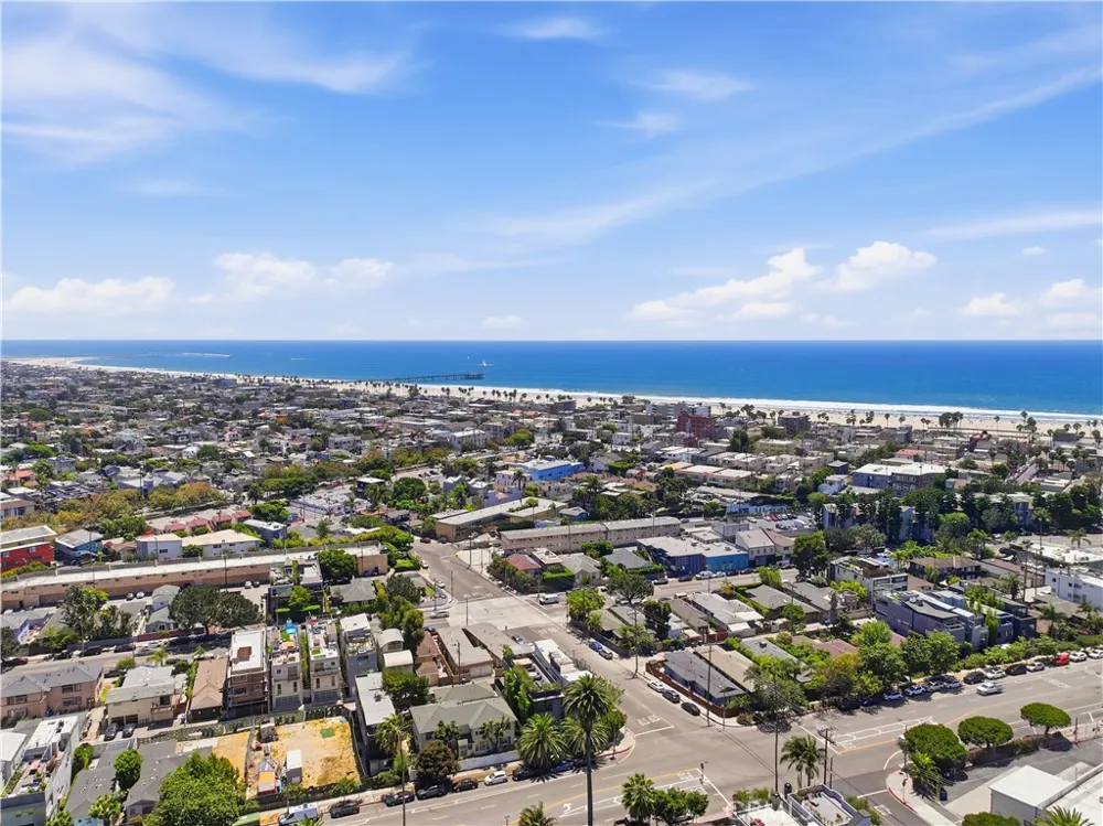 404 Grand Boulevard Venice, CA 90291