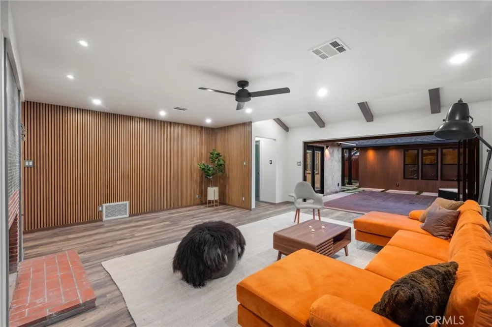 7424 W 85th Street Los Angeles, CA 90045