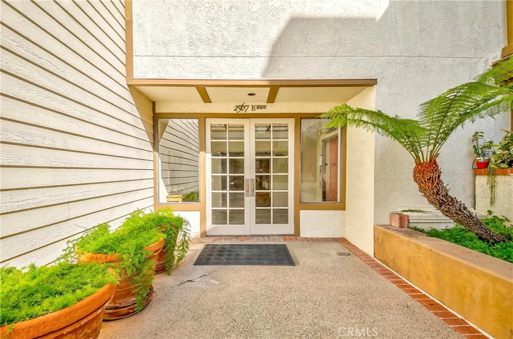 2567 Plaza Del Amo #109 Torrance, CA 90503