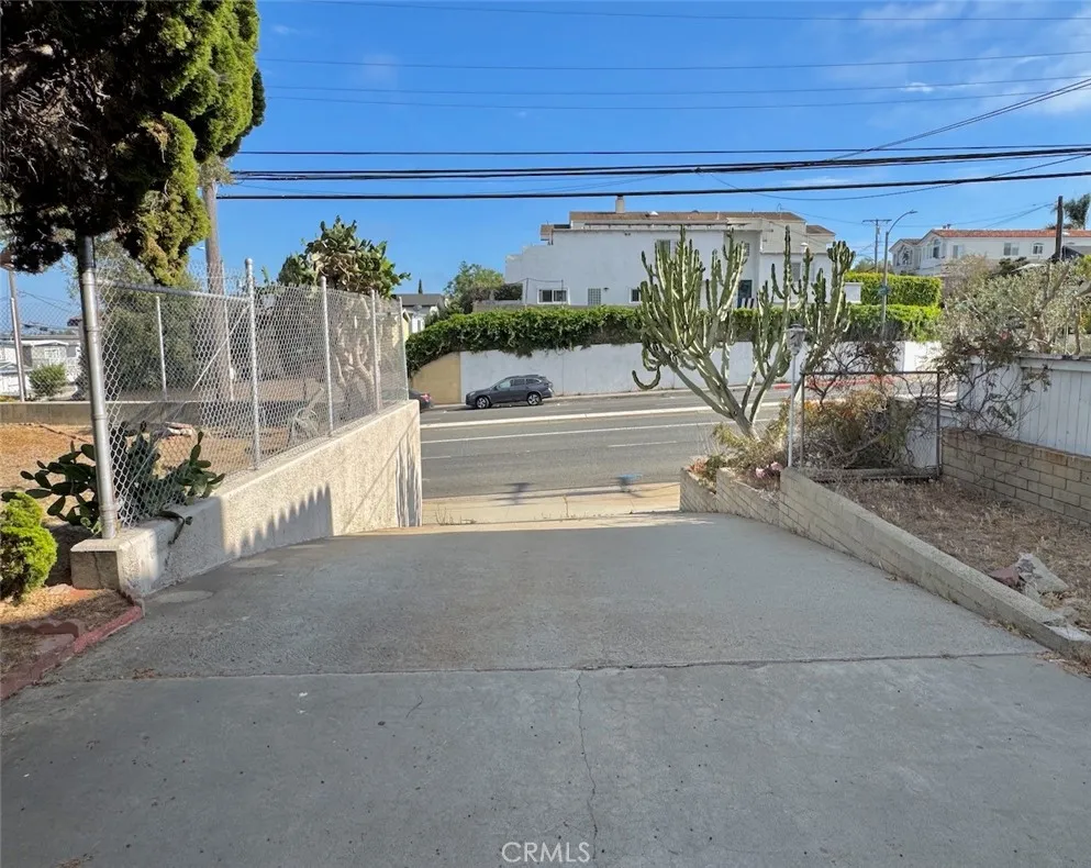 1633 Artesia Manhattan Beach, CA 90266