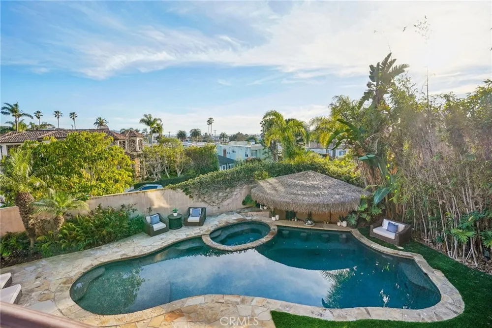 215 S Poinsettia Manhattan Beach, CA 90266