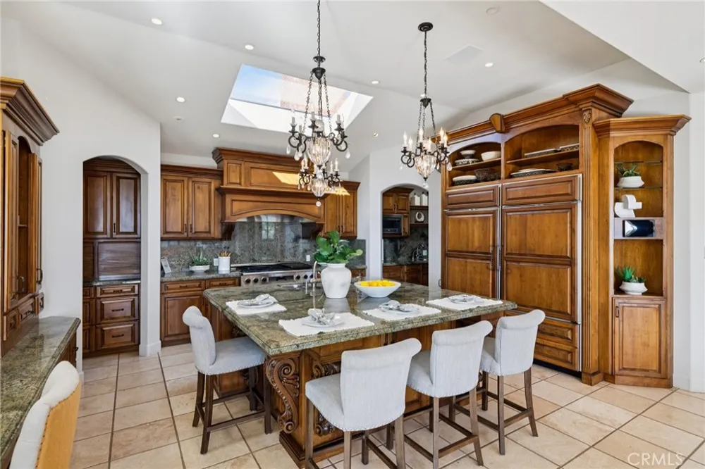 215 S Poinsettia Manhattan Beach, CA 90266