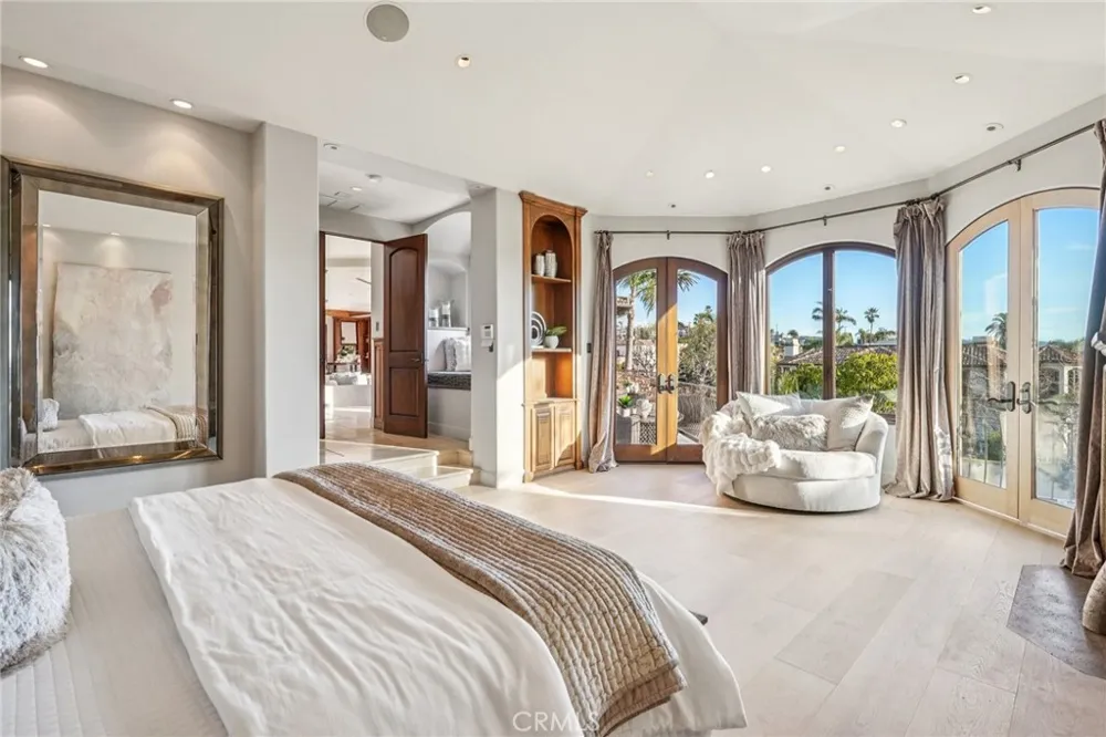 215 S Poinsettia Manhattan Beach, CA 90266