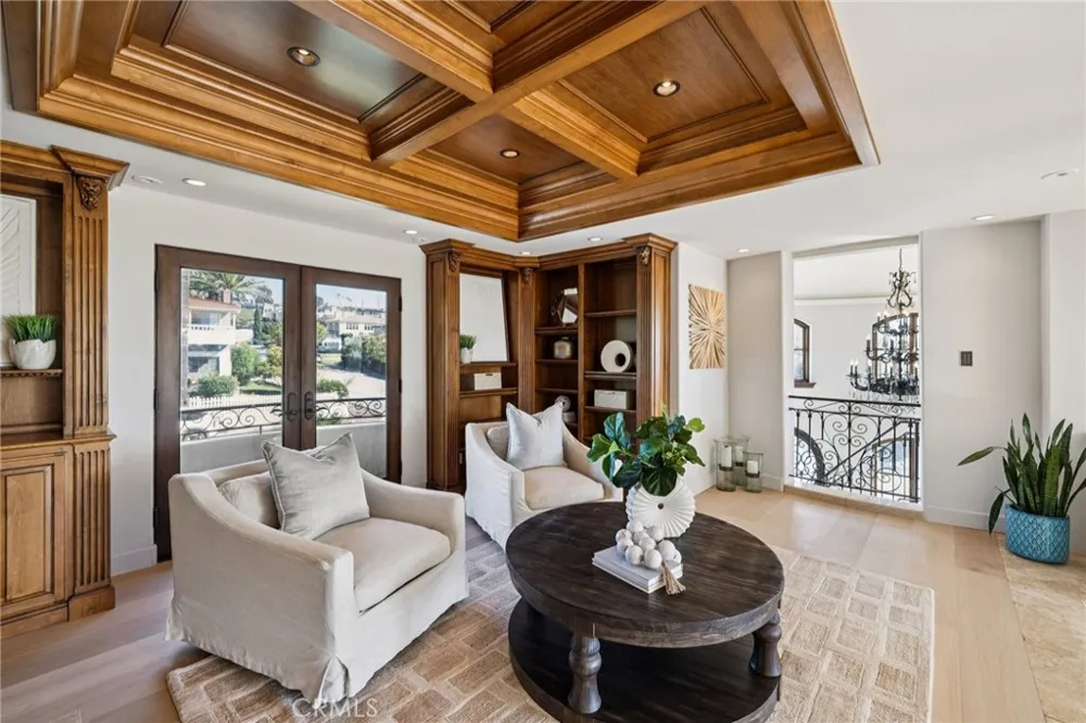 215 S Poinsettia Manhattan Beach, CA 90266