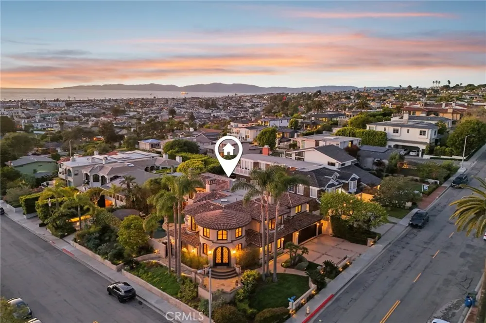 215 S Poinsettia Manhattan Beach, CA 90266