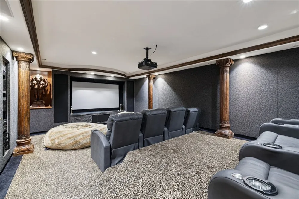 215 S Poinsettia Manhattan Beach, CA 90266