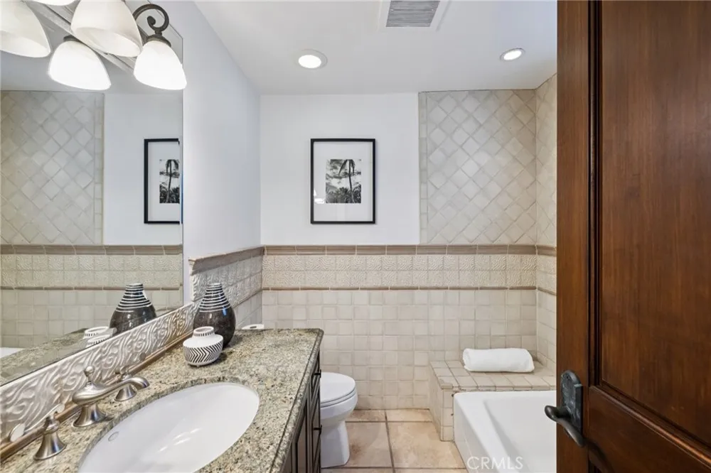 215 S Poinsettia Manhattan Beach, CA 90266