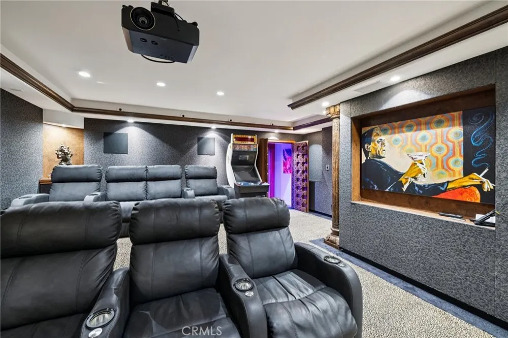 215 S Poinsettia Manhattan Beach, CA 90266